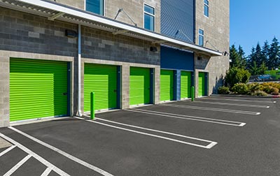 Outdoor drive up units with easy loading & unloading access.